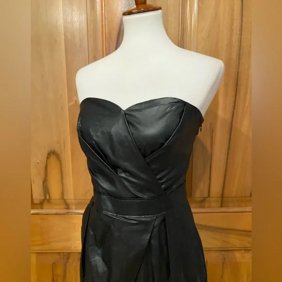 Rachel Roy Strapless Black Pleather Jumpsuit/ Pockets Draped/Boned Bodice EUC 6 - Picture 2 of 16